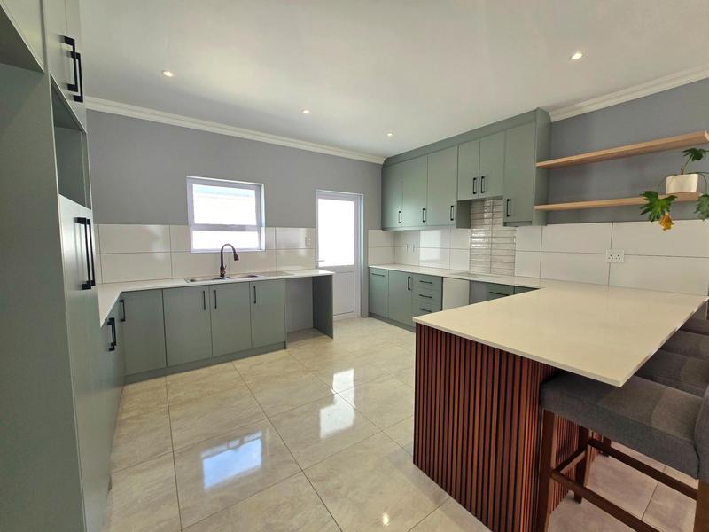 3 Bedroom Property for Sale in Golden Mile Western Cape